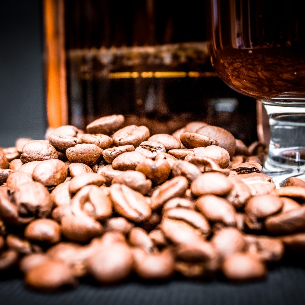 Porque eu utilizo o pó de café e não o café em grãos?